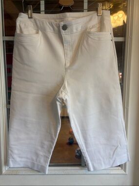 Christopher & Banks White Capris